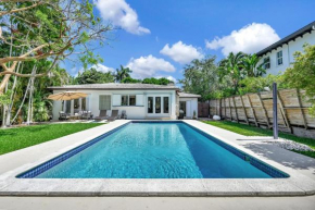 Summer Estate - Pool Parking & Prime Location